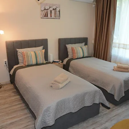 Beachside 2br Gem Lazur בורגאס